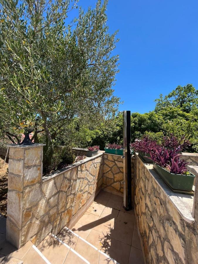 ילסה Apartment With Swimming Pool מראה חיצוני תמונה