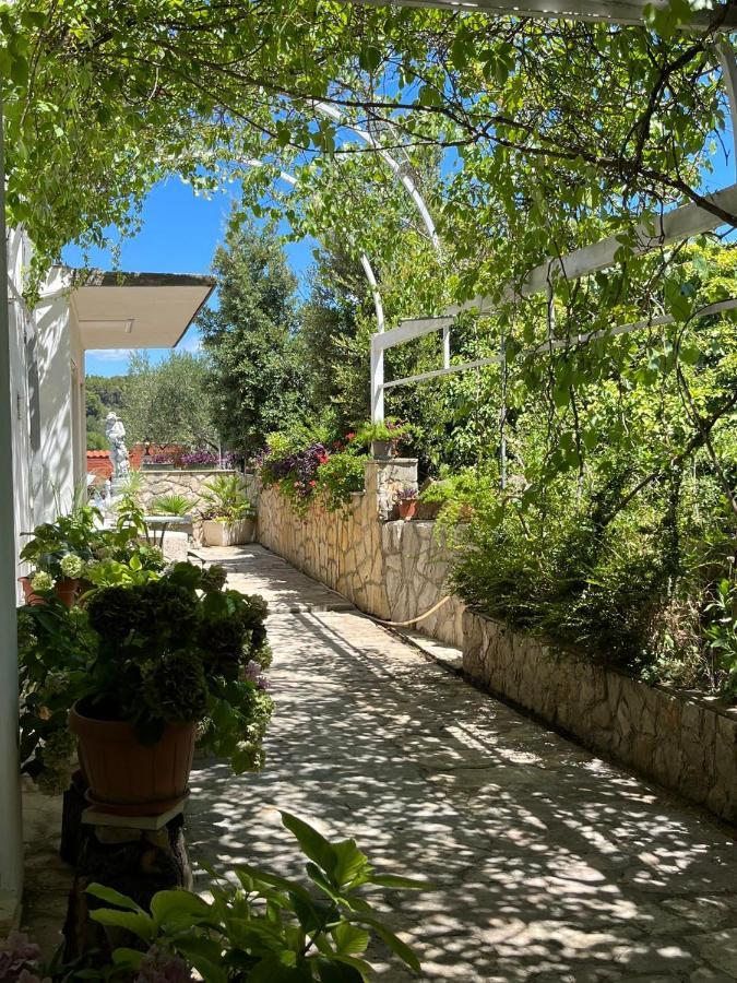 ילסה Apartment With Swimming Pool מראה חיצוני תמונה