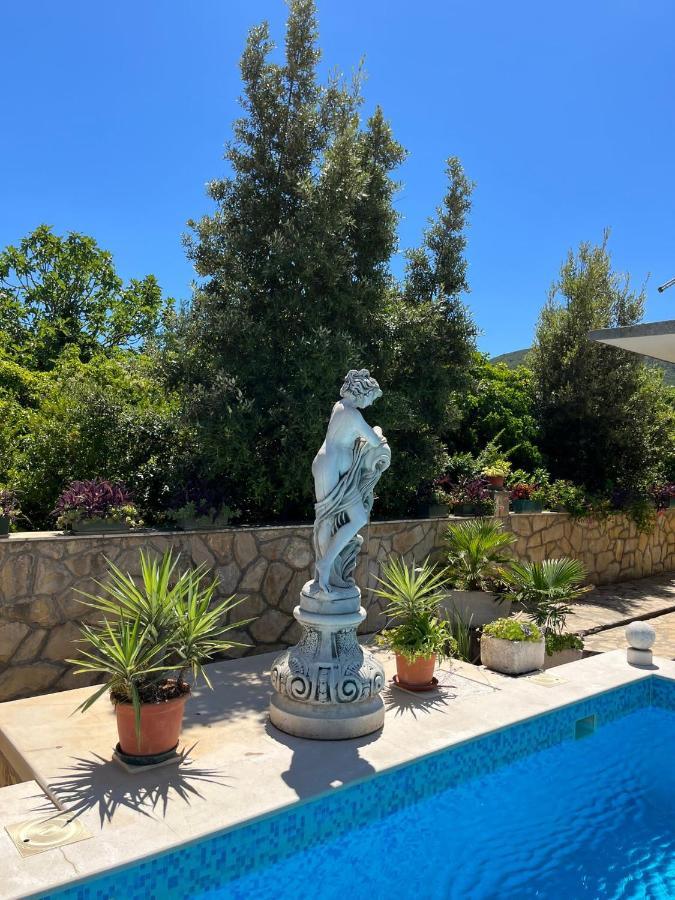 ילסה Apartment With Swimming Pool מראה חיצוני תמונה