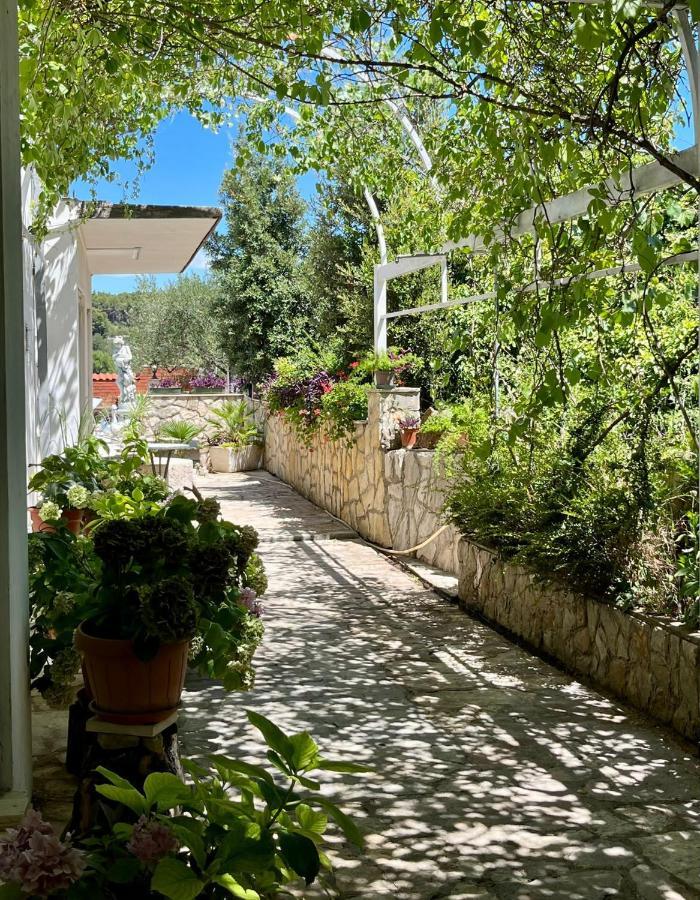 ילסה Apartment With Swimming Pool מראה חיצוני תמונה