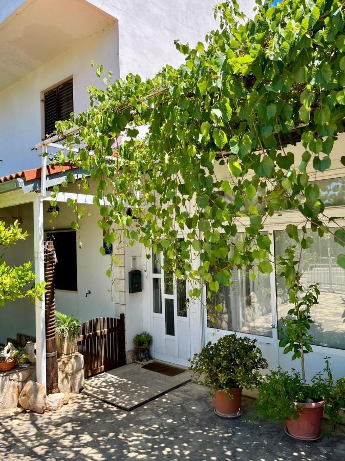 ילסה Apartment With Swimming Pool מראה חיצוני תמונה