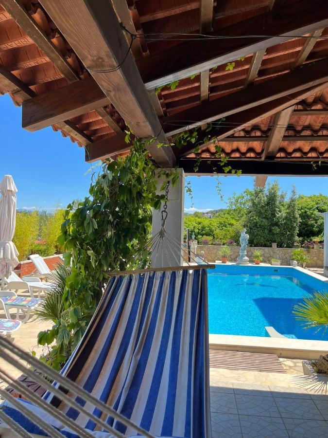 ילסה Apartment With Swimming Pool מראה חיצוני תמונה
